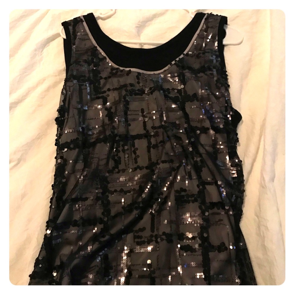 Sequence tank. Black and gold.